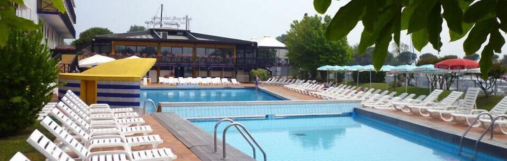 Hotel Marina Uno Lignano Sabbiadoro Buitenkant foto