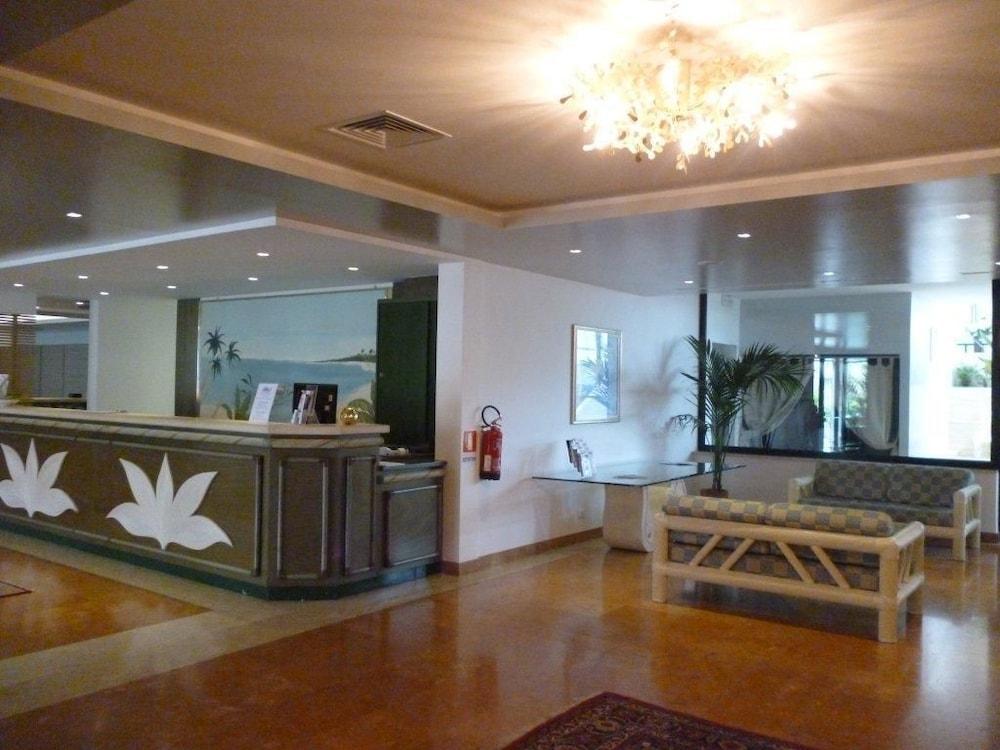 Hotel Marina Uno Lignano Sabbiadoro Buitenkant foto