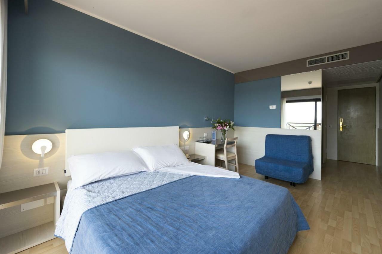 Hotel Marina Uno Lignano Sabbiadoro Buitenkant foto